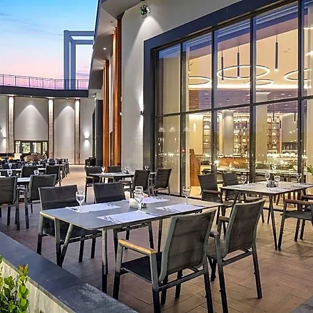 Отель Doubletree By Hilton